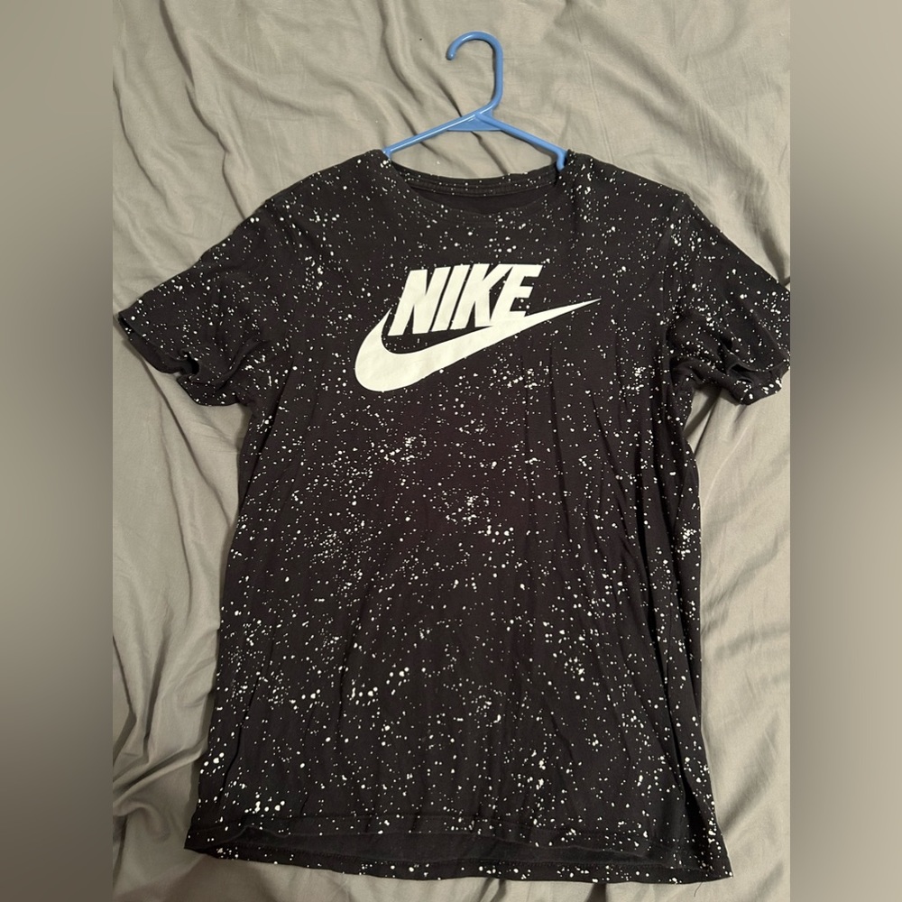 Men’s Nike shirt